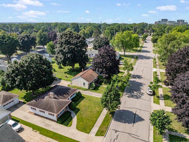 1139 MEACHAM STREET, Green Bay, WI 54304