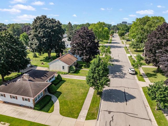 1139 MEACHAM STREET, Green Bay, WI 54304