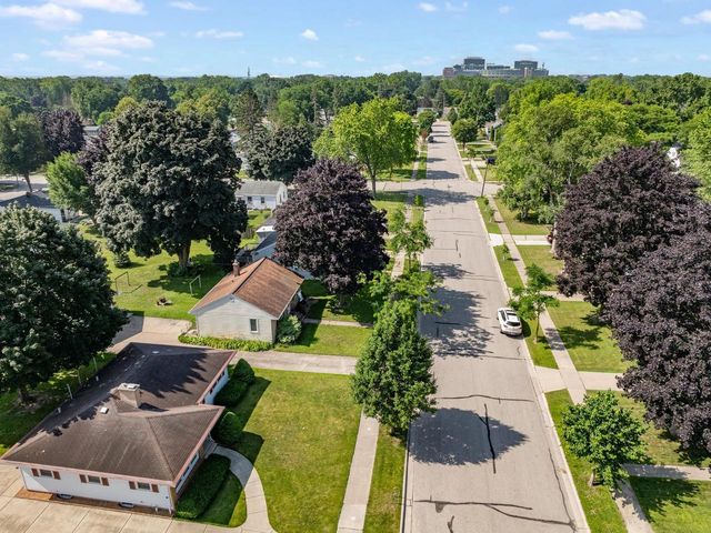 1139 MEACHAM STREET, Green Bay, WI 54304