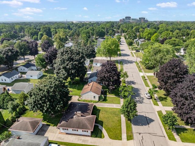 1139 MEACHAM STREET, Green Bay, WI 54304