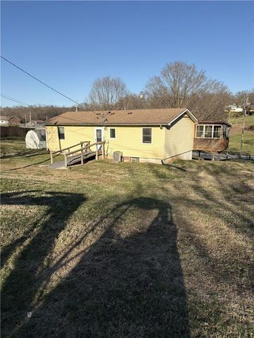 1021 N 8th Street, Atchison, KS 66002