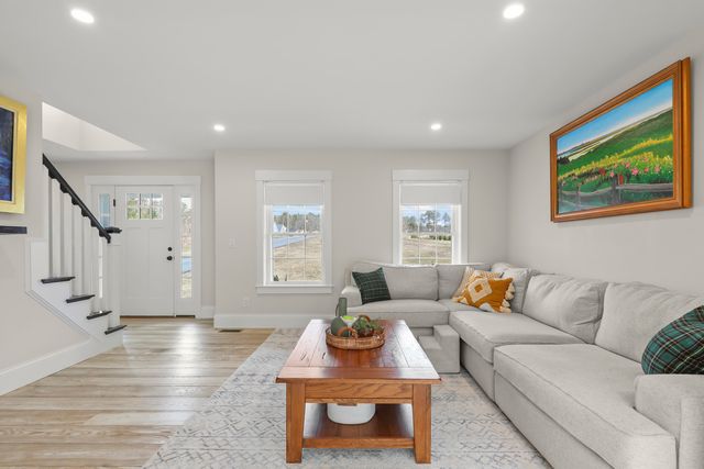 15 Maxwell Lane, Sandwich, MA 02563