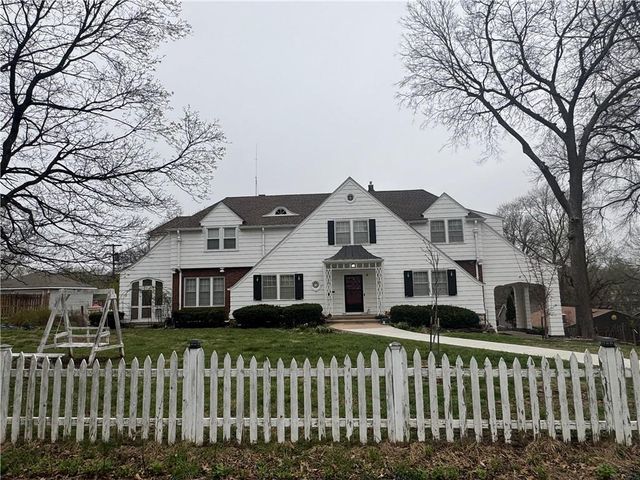 1410 S Broadway Street, Leavenworth, KS 66048