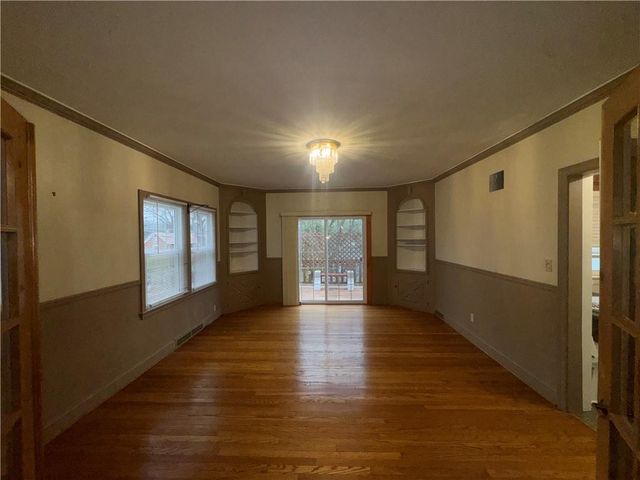1410 S Broadway Street, Leavenworth, KS 66048