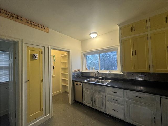 1410 S Broadway Street, Leavenworth, KS 66048