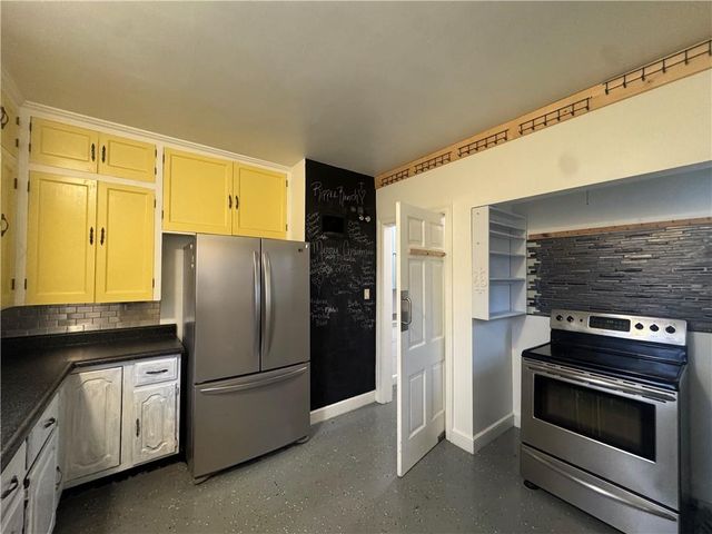 1410 S Broadway Street, Leavenworth, KS 66048