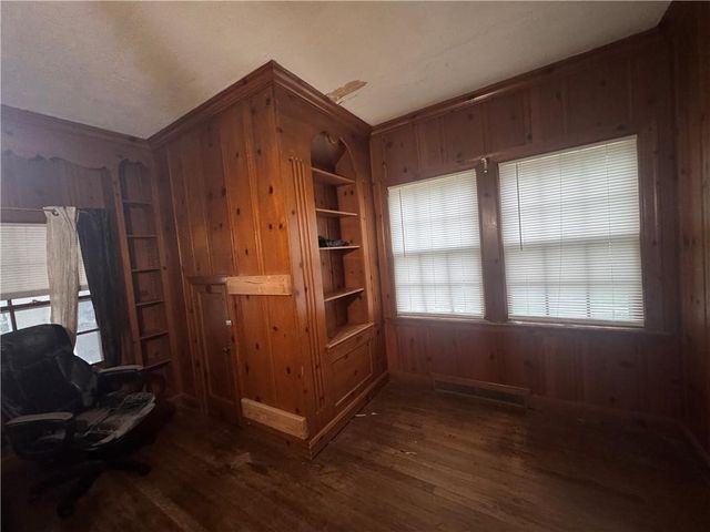 1410 S Broadway Street, Leavenworth, KS 66048
