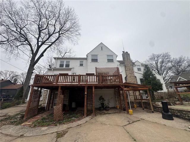 1410 S Broadway Street, Leavenworth, KS 66048