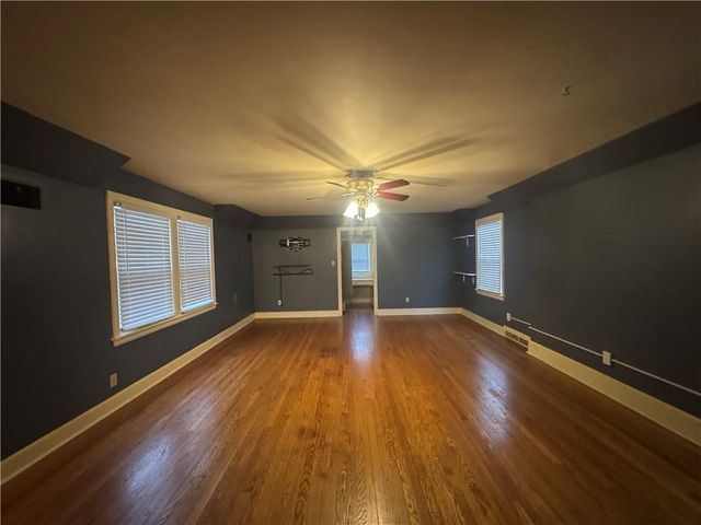 1410 S Broadway Street, Leavenworth, KS 66048