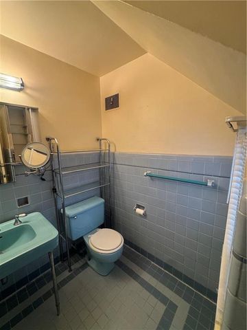 1410 S Broadway Street, Leavenworth, KS 66048