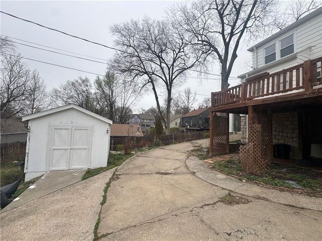 1410 S Broadway Street, Leavenworth, KS 66048