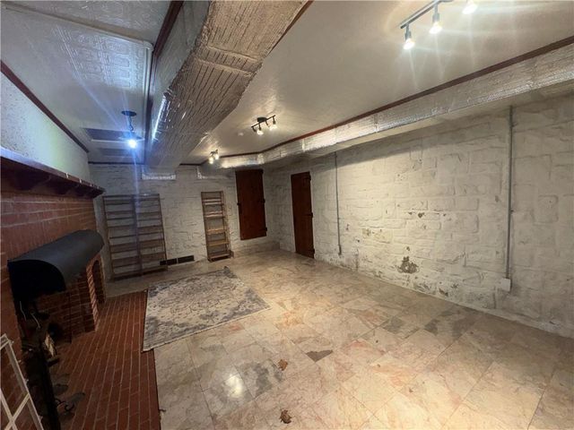 1410 S Broadway Street, Leavenworth, KS 66048