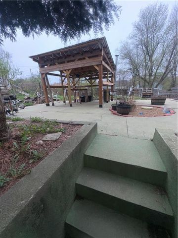 1410 S Broadway Street, Leavenworth, KS 66048