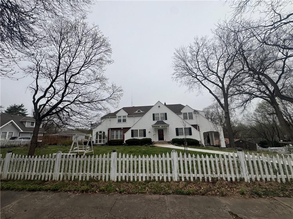 1410 S Broadway Street, Leavenworth, KS 66048