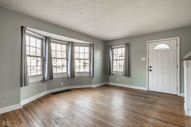 5525 Rosslyn Avenue, Indianapolis, IN 46220