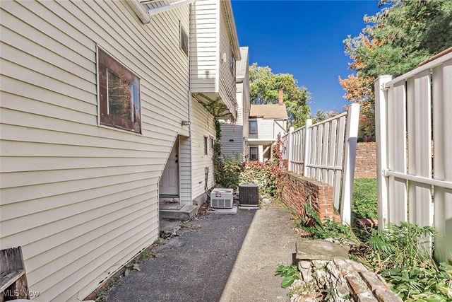 1975 E 124th Place, Cleveland, OH 44106