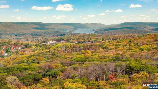 45 Heritage Drive, West Milford, NJ 07480