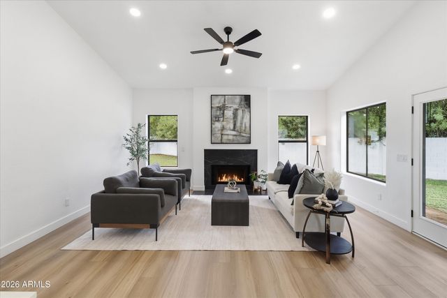 2059 E GLENCOVE Circle, Mesa, AZ 85213