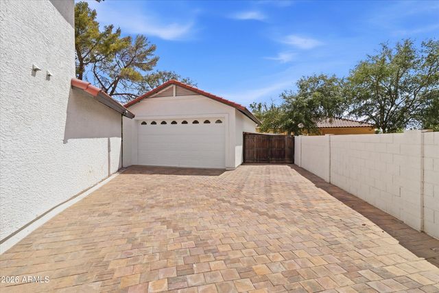 2059 E GLENCOVE Circle, Mesa, AZ 85213