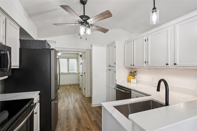 6828 Hickory Lane, Urbandale, IA 50322