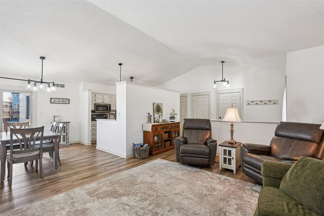 6828 Hickory Lane, Urbandale, IA 50322