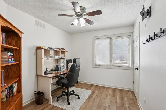 6828 Hickory Lane, Urbandale, IA 50322