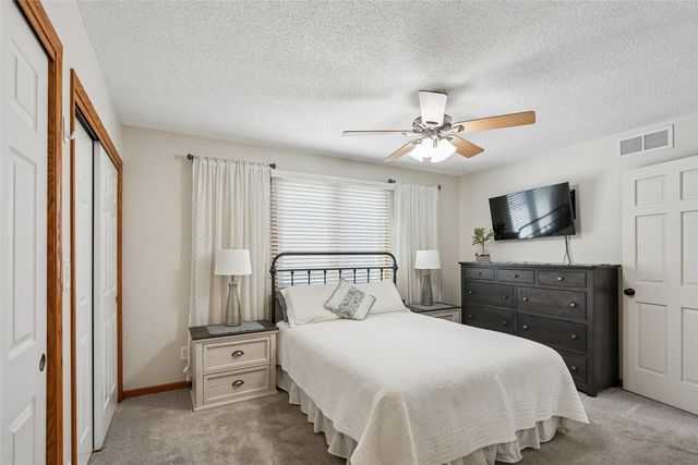 6828 Hickory Lane, Urbandale, IA 50322