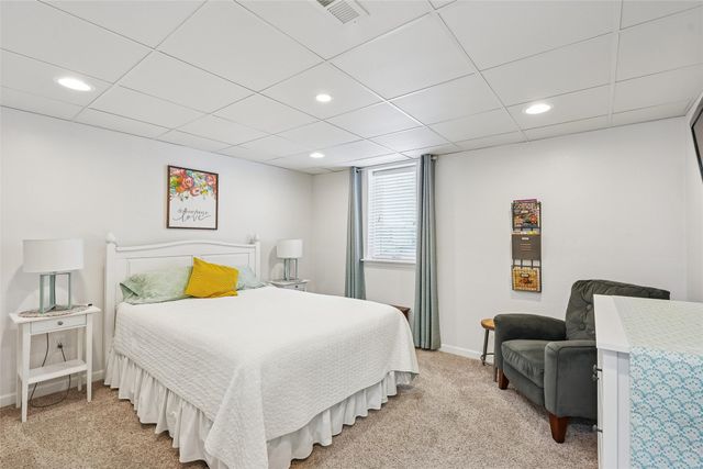 6828 Hickory Lane, Urbandale, IA 50322