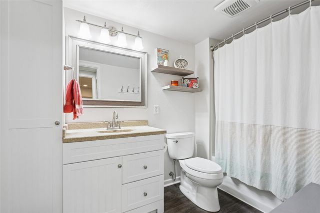 6828 Hickory Lane, Urbandale, IA 50322