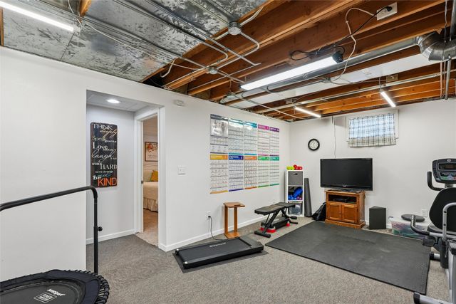 6828 Hickory Lane, Urbandale, IA 50322