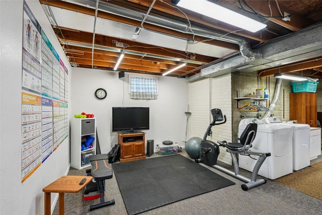 6828 Hickory Lane, Urbandale, IA 50322