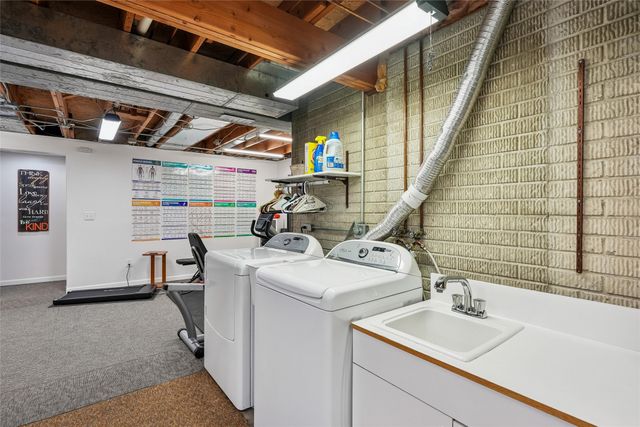 6828 Hickory Lane, Urbandale, IA 50322