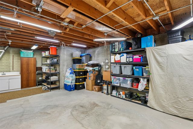 6828 Hickory Lane, Urbandale, IA 50322