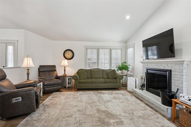 6828 Hickory Lane, Urbandale, IA 50322