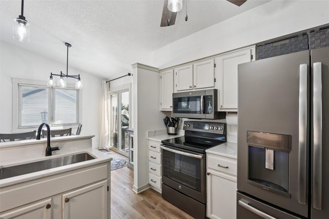 6828 Hickory Lane, Urbandale, IA 50322