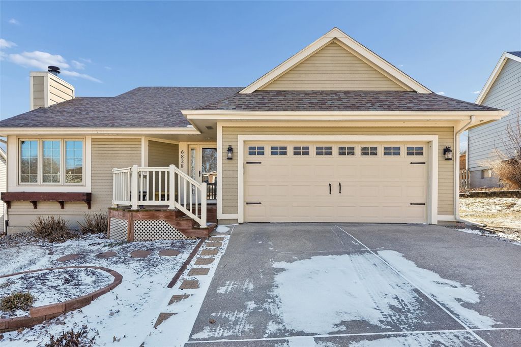 6828 Hickory Lane, Urbandale, IA 50322