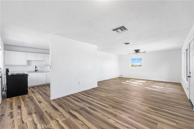8443 Dogbane, California City, CA 93505