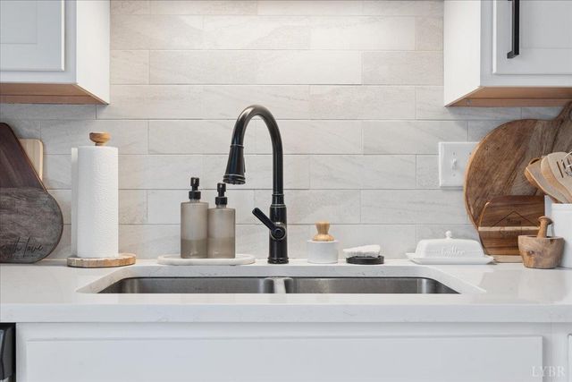 1009 Guardian Circle, Huddleston, VA 24104