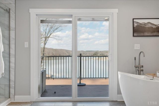 1009 Guardian Circle, Huddleston, VA 24104