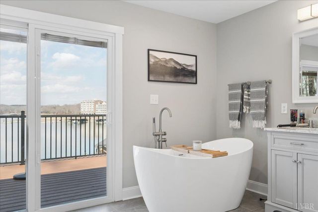 1009 Guardian Circle, Huddleston, VA 24104