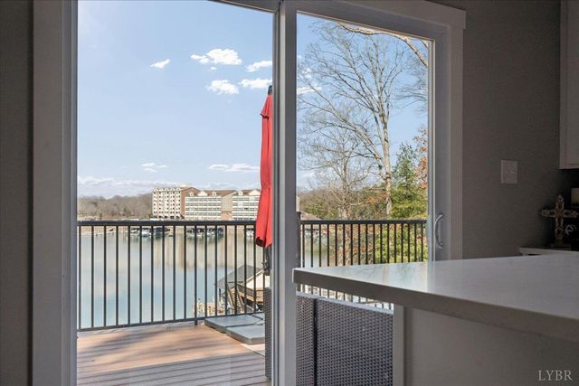 1009 Guardian Circle, Huddleston, VA 24104