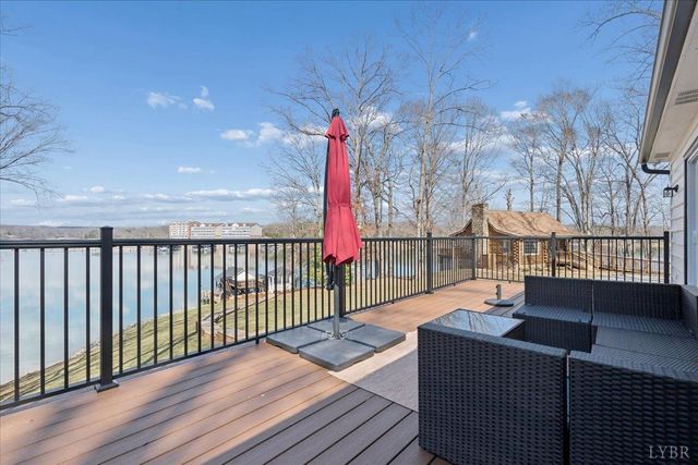 1009 Guardian Circle, Huddleston, VA 24104