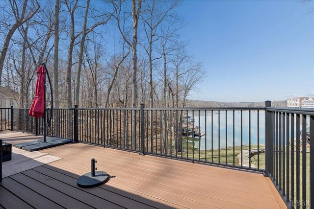 1009 Guardian Circle, Huddleston, VA 24104