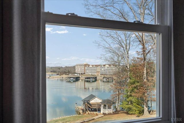 1009 Guardian Circle, Huddleston, VA 24104