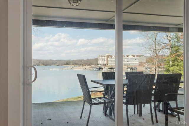 1009 Guardian Circle, Huddleston, VA 24104