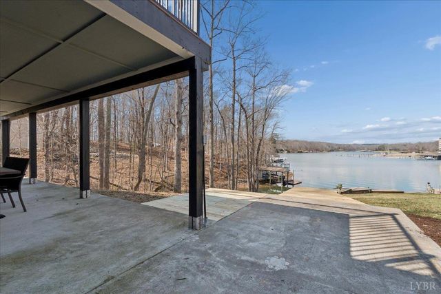 1009 Guardian Circle, Huddleston, VA 24104