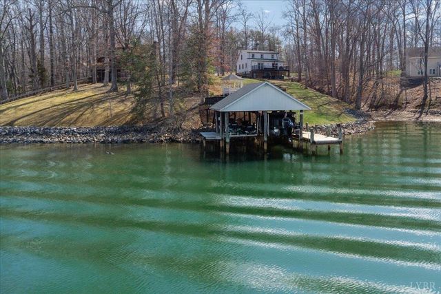 1009 Guardian Circle, Huddleston, VA 24104