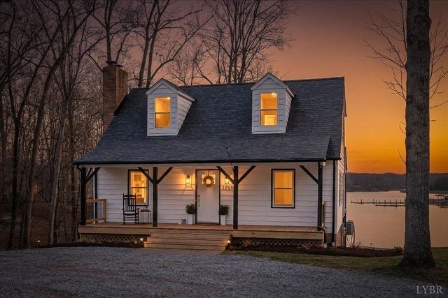 1009 Guardian Circle, Huddleston, VA 24104