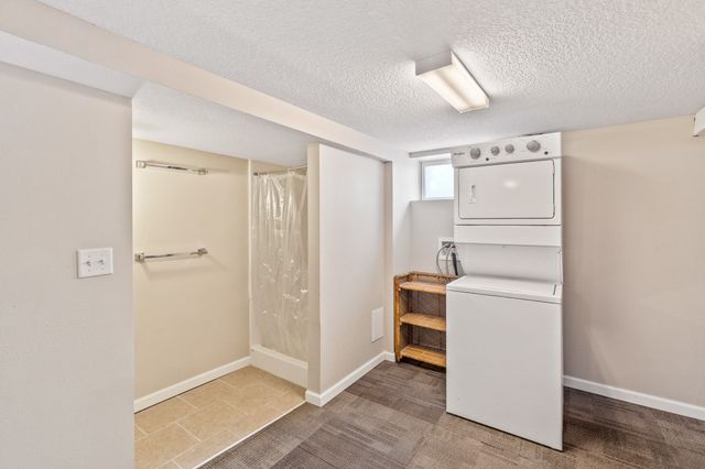 6412 Washington Avenue, Windsor Heights, IA 50324