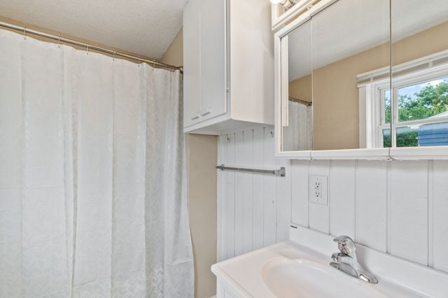6412 Washington Avenue, Windsor Heights, IA 50324